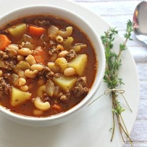 From hearty vegetables to perfect spices, this filling hamburger soup with macaroni will warm your soul. It's jam packed with flavour and delicious aromas.