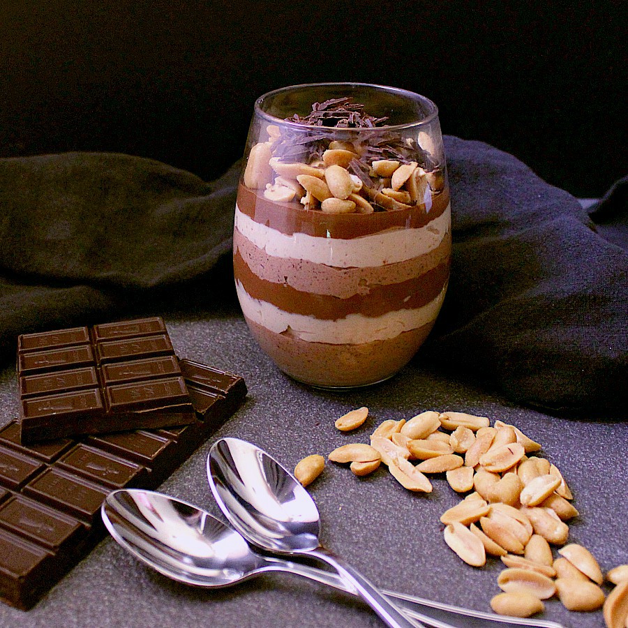 This Low Carb Peanut Butter Cup Cheesecake Parfait tops the cake with it's perfect texture, amazing flavour, romantic disposition and beautiful layers.
