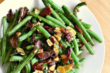bowl of low carb green beans with almonds and bacon.