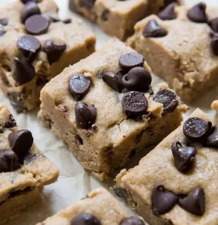 Keto No Bake Chocolate Chip Cookie Bars